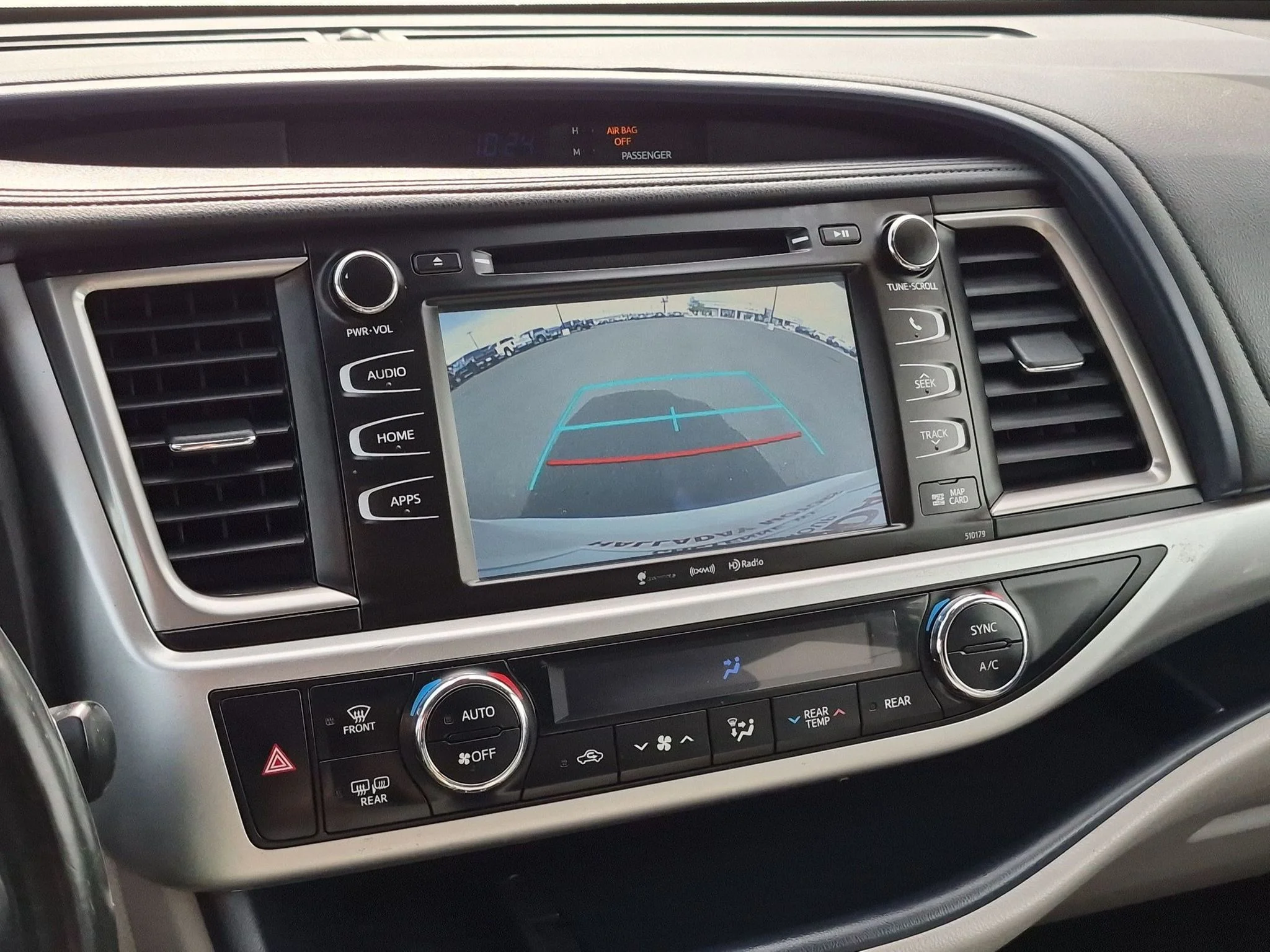 Used 2018 Blizzard Pearl Toyota XLE image 14