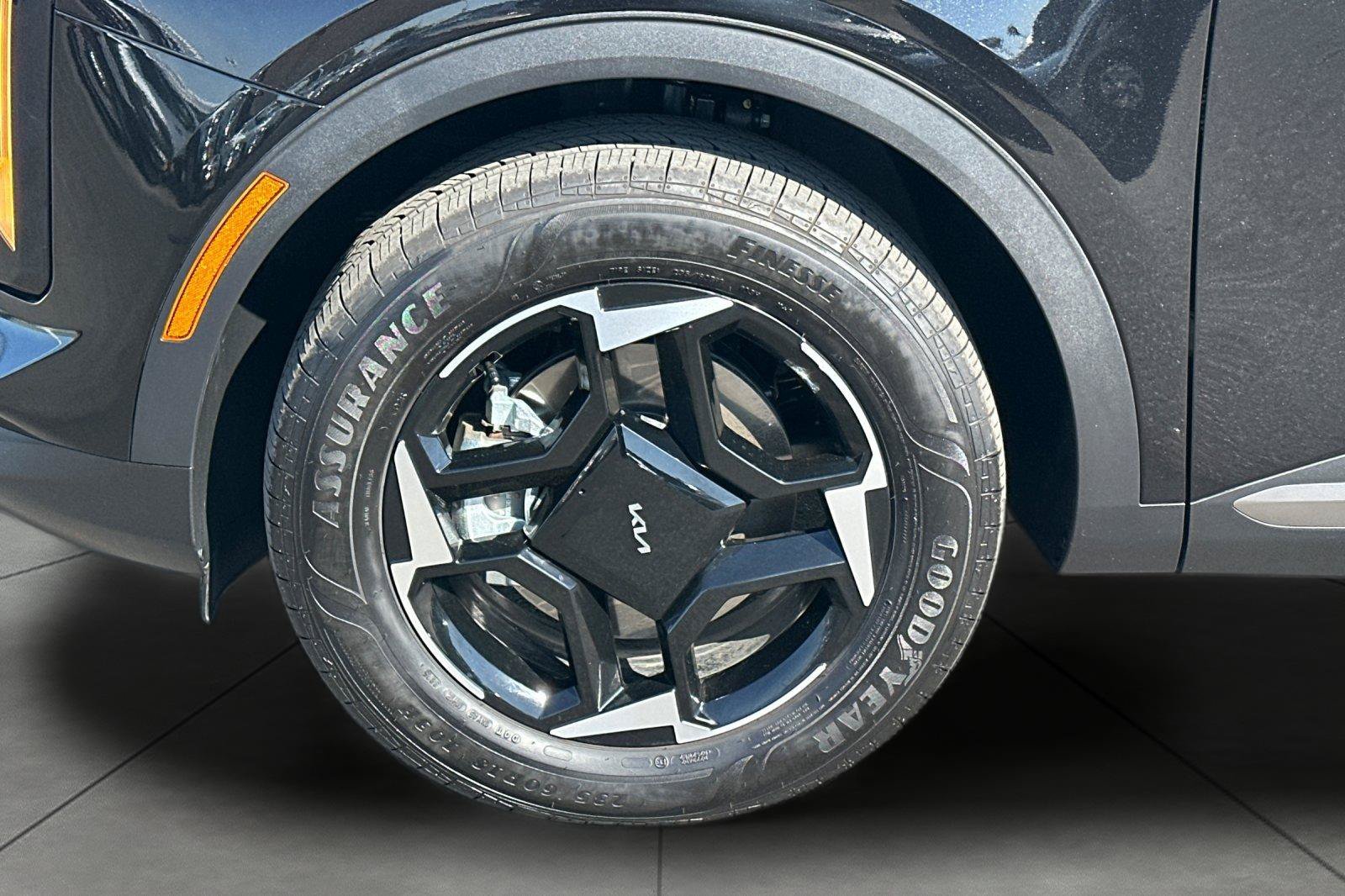 Used 2026 Black Kia EX image 31