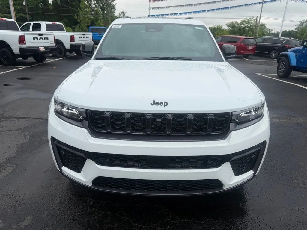 New 2026 Bright White Clear-Coat Exterior Paint Jeep  image 9