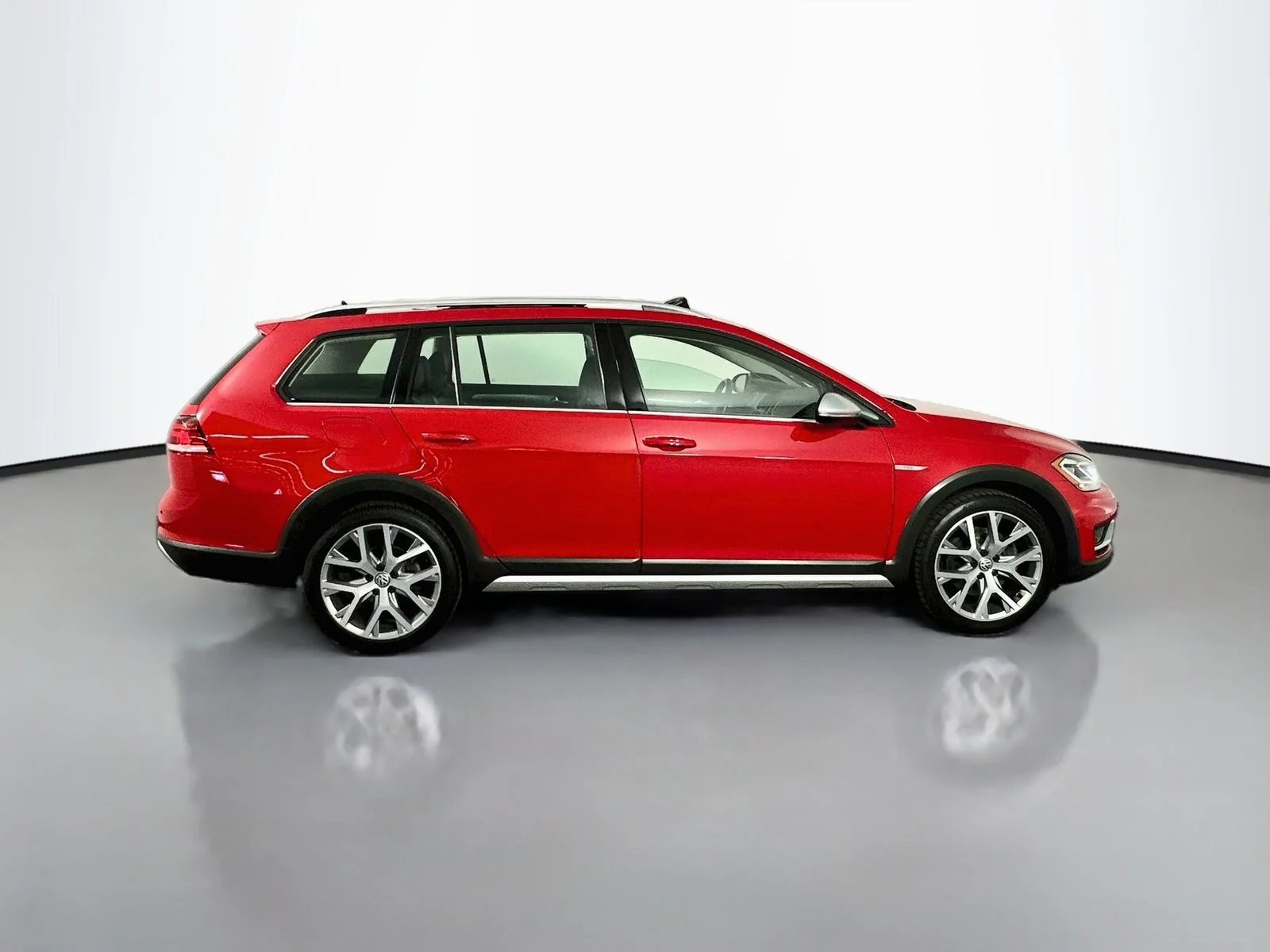 Used 2018 Tornado Red Volkswagen TSI SEL image 9