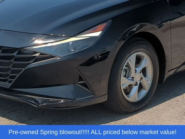 Used 2023 Black Hyundai SE image 17