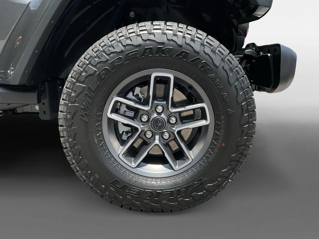 Used 2025 Gray Jeep Mojave image 8