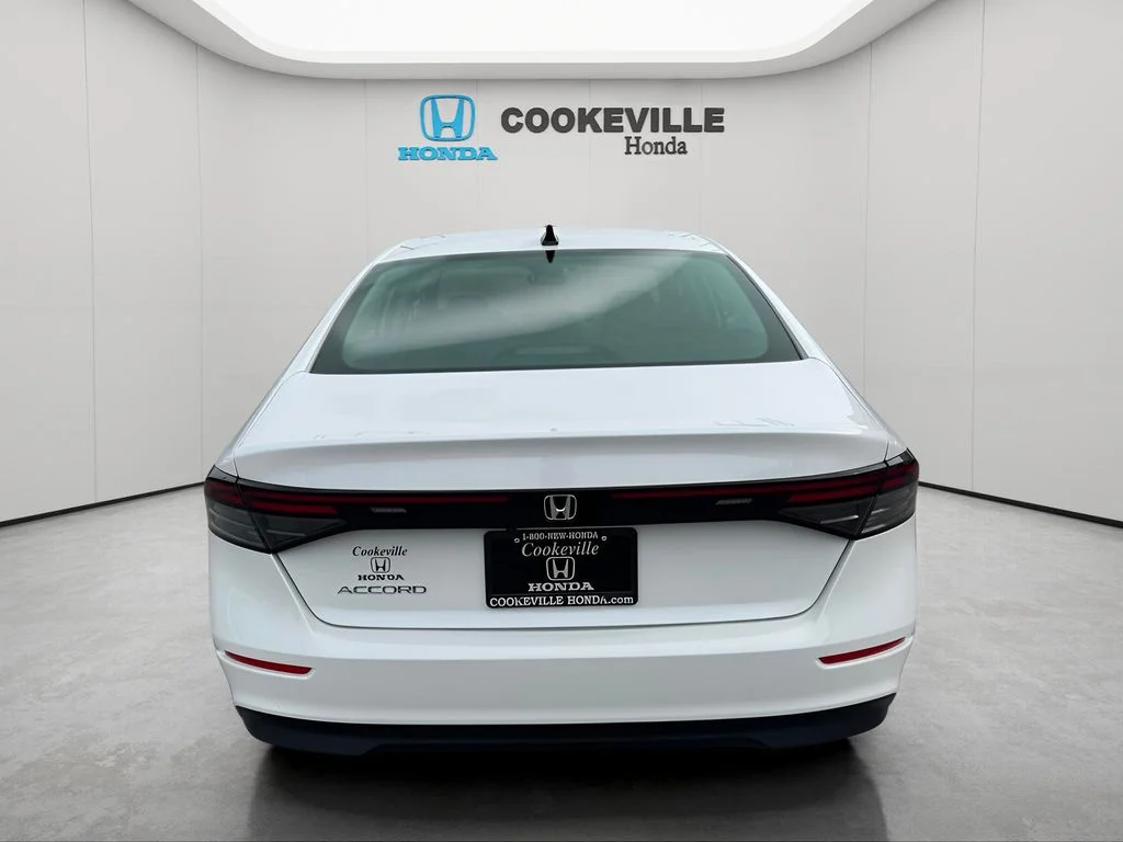 Used 2025 Platinum White Pearl Honda SE image 5