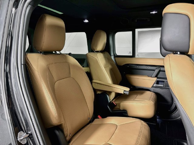 New 2026 Santorini Black Land Rover S image 15