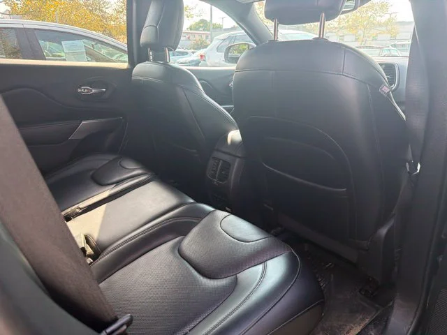 Used 2019 Diamond Black Jeep Limited image 9