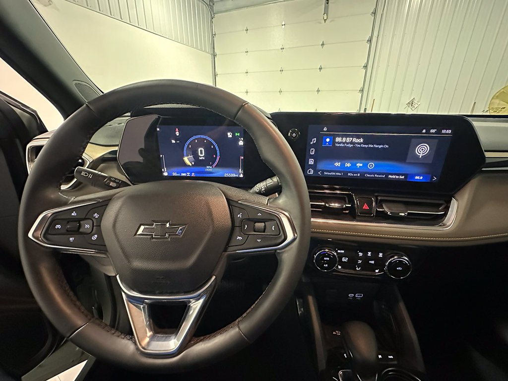 Used 2025 Green Chevrolet ACTIV image 39