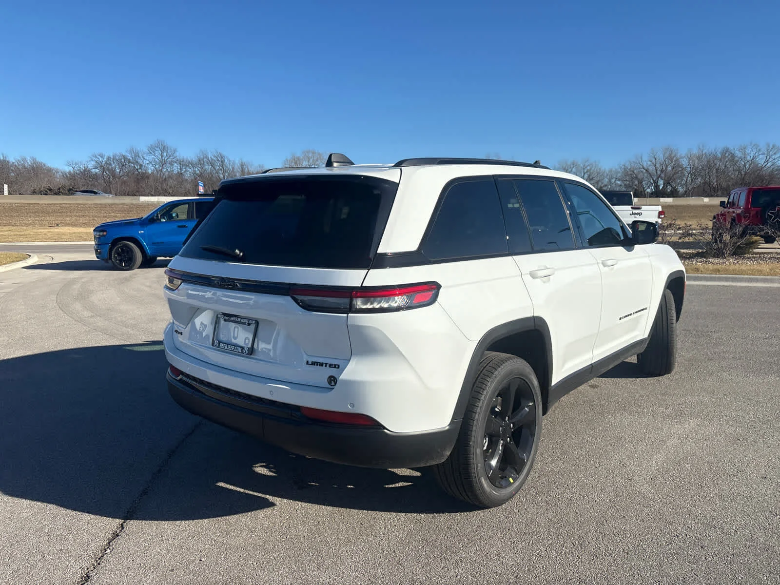 New 2025 Bright White Clear-Coat Exterior Paint Jeep Limited image 9