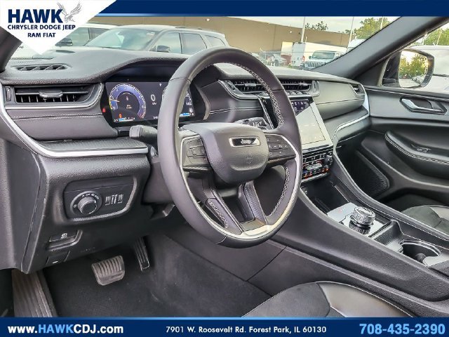 Used 2025 Silver Jeep Altitude image 9
