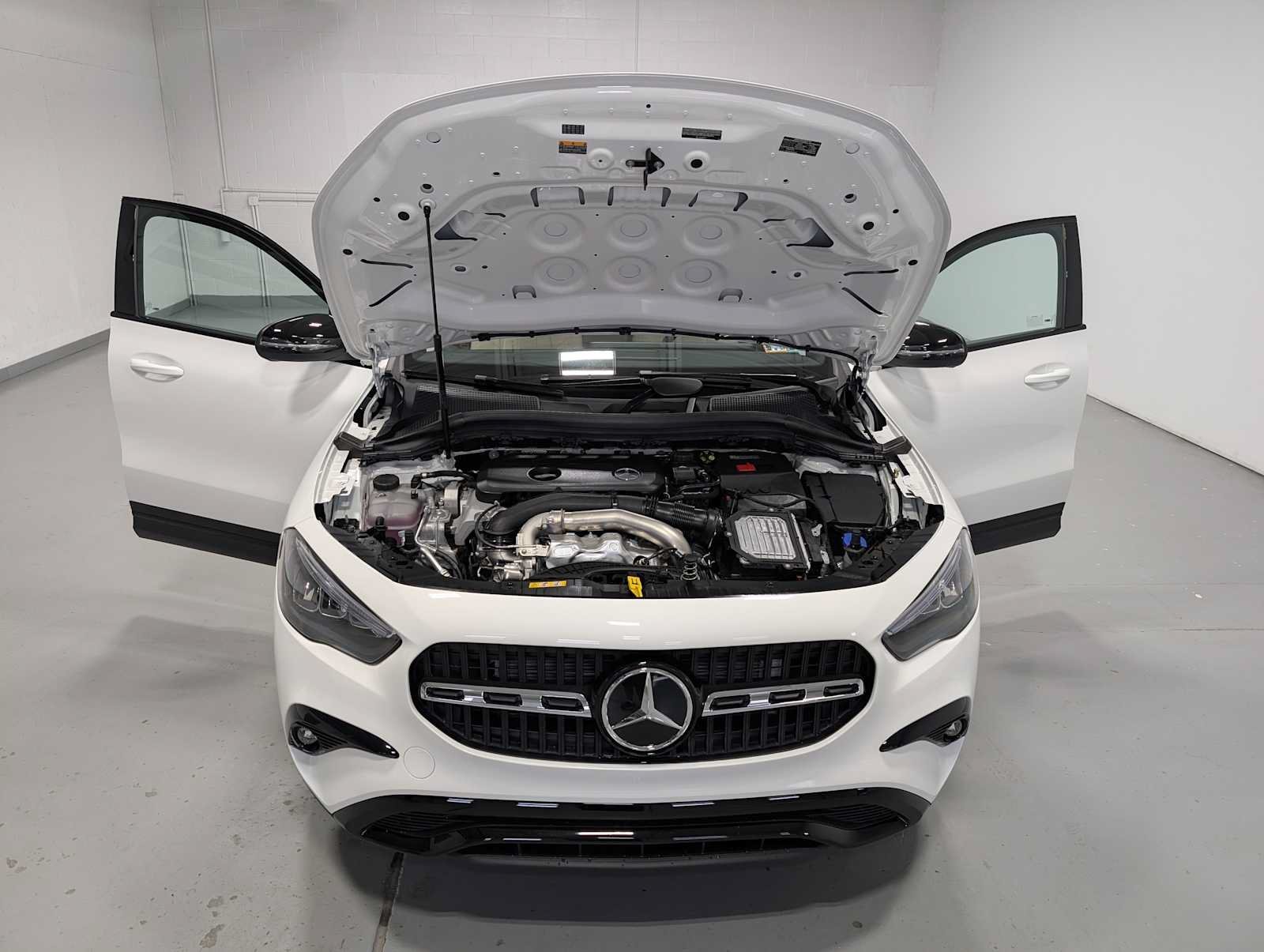 New 2026 Polar White Mercedes-Benz GLA 250 image 10