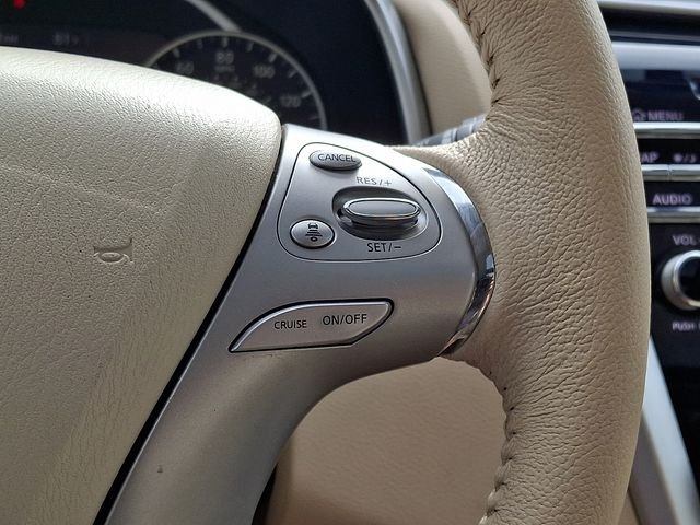 Used 2016 Red Nissan Platinum image 23