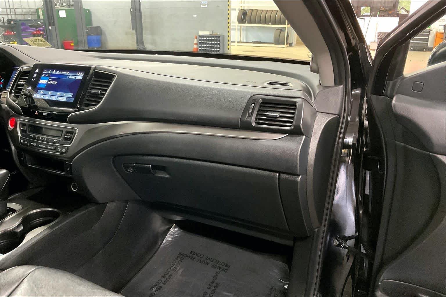 Used 2020 Crystal Black Pearl Honda EX-L image 19