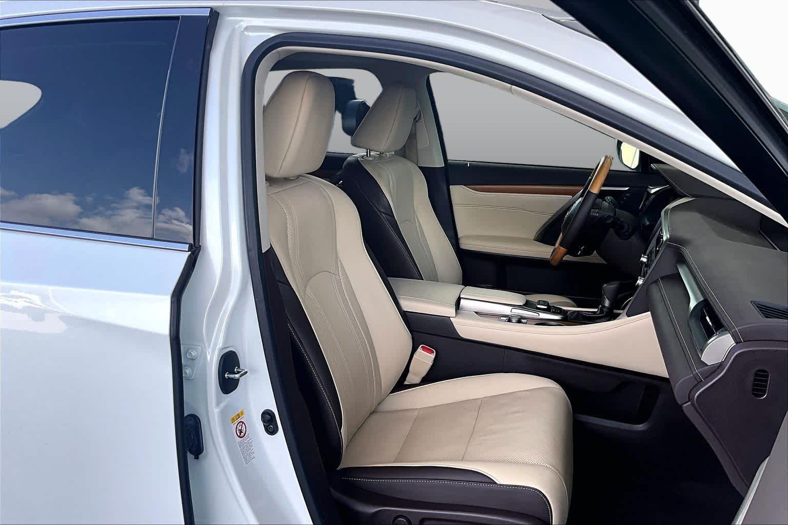 Used 2016 Eminent White Pearl Lexus  image 9