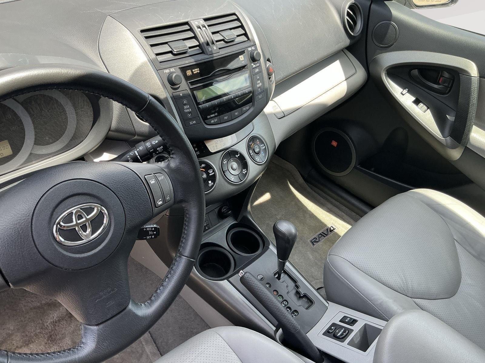 Used 2011 Classic Silver Metallic TOYOTA Limited image 14