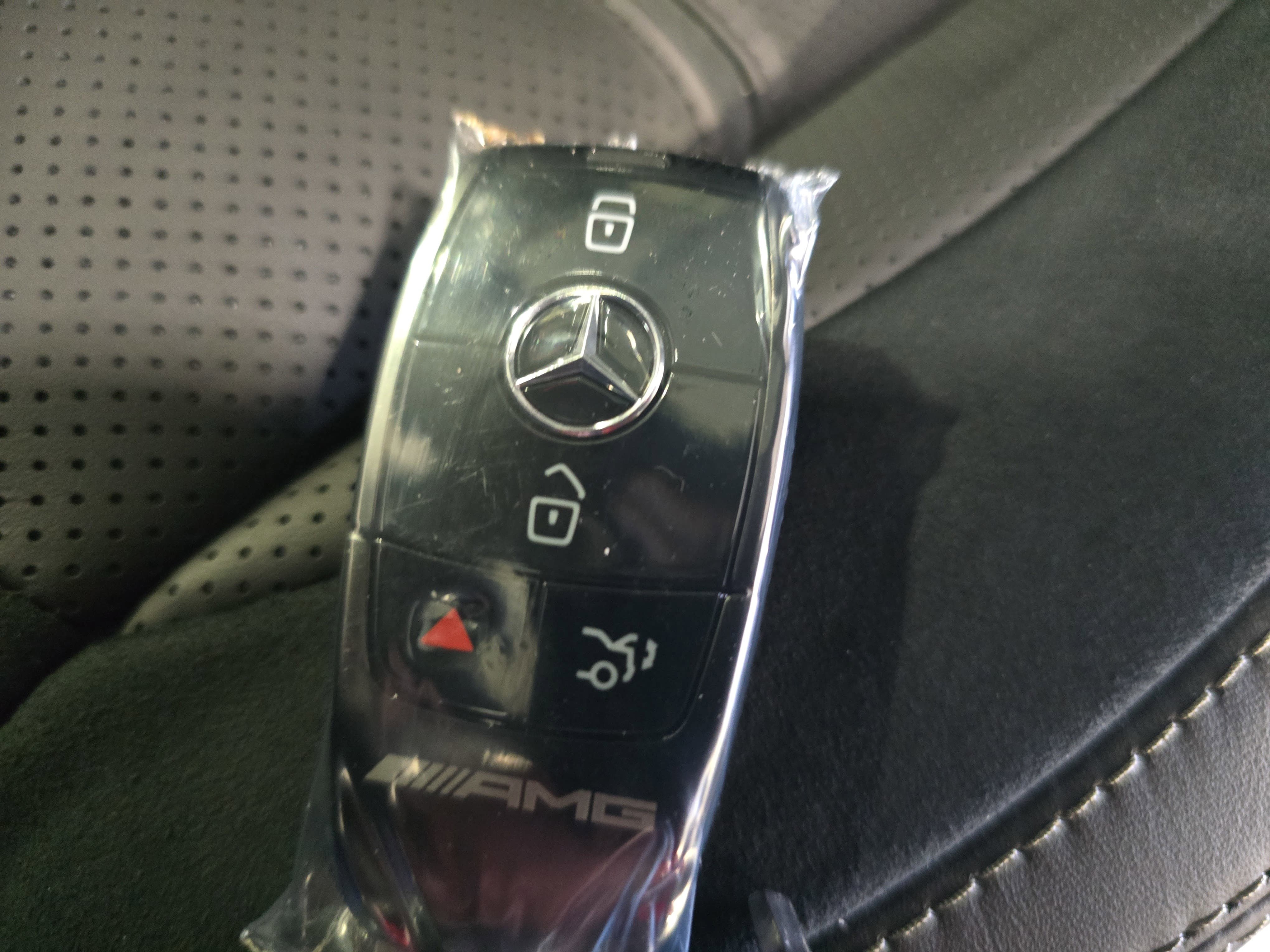 New 2026 MANUFAKTUR Moonlight White Metallic Mercedes-Benz AMG® GLE 53 4MATIC+ Coupe image 37