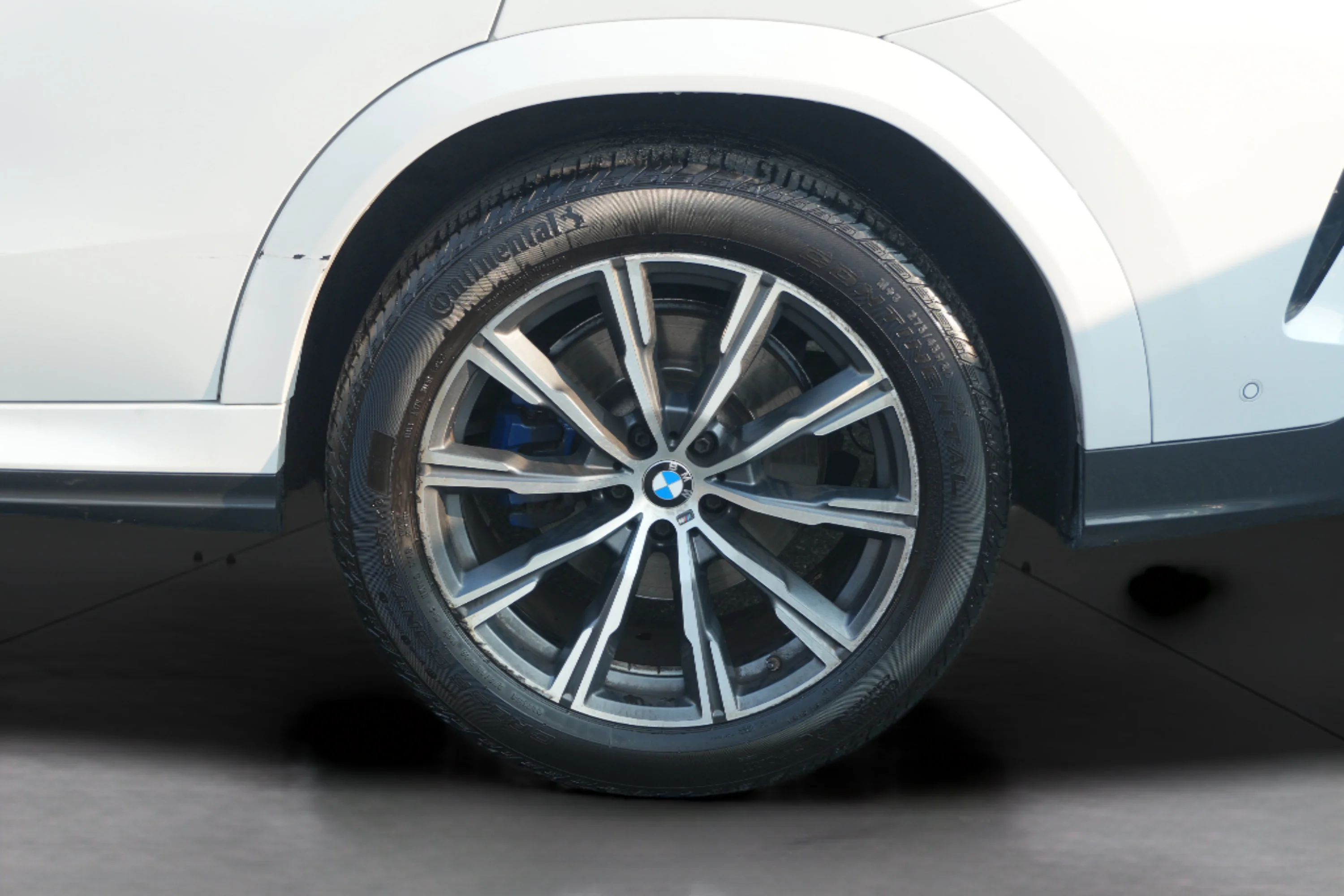 Used 2022 Mineral White Metallic BMW xDrive40i image 41