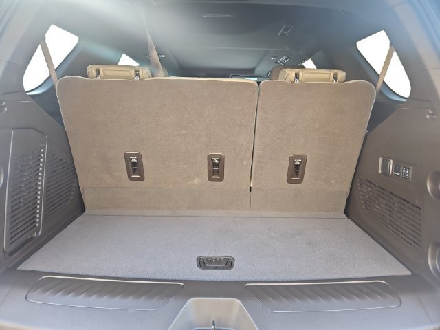 Used 2025 Summit White GMC Elevation image 18