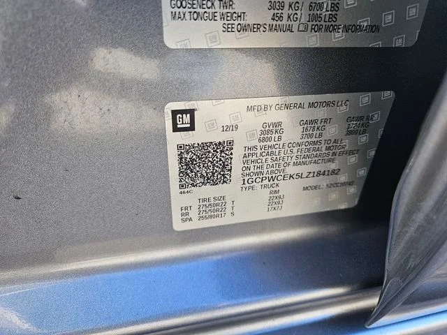 Used 2020 Gray Chevrolet LT image 30