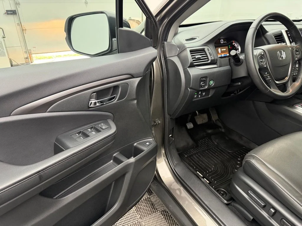 Used 2020  Honda RTL image 18