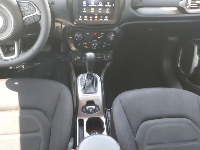 Used 2022 White Jeep Latitude image 10