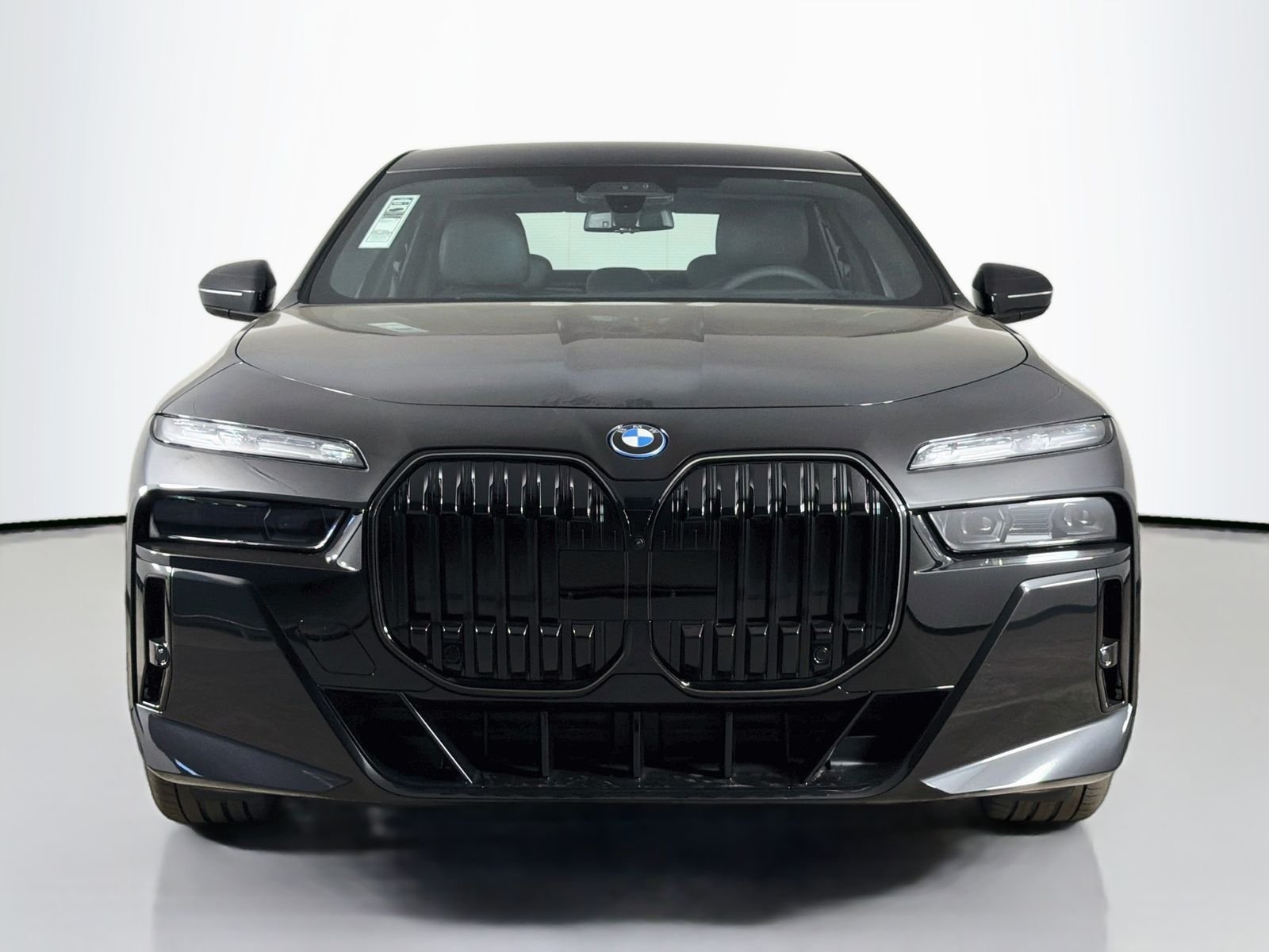 New 2026 Black Sapphire Metallic BMW 750e xDrive image 2