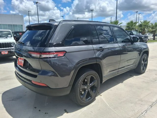 Used 2025 Gray Jeep Altitude X image 7