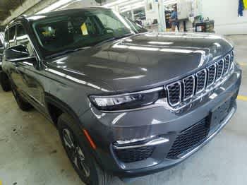 Used 2024 Baltic Gray Metallic Clearcoat Jeep  image 2