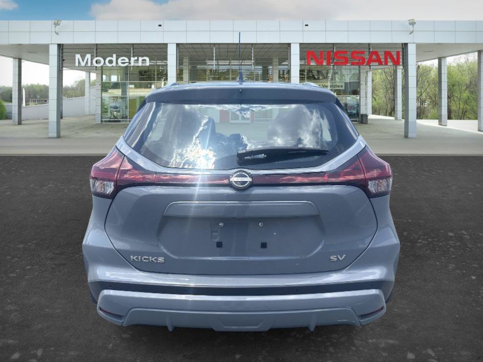 Certified Used 2023 Boulder Gray Pearl Nissan SV image 4