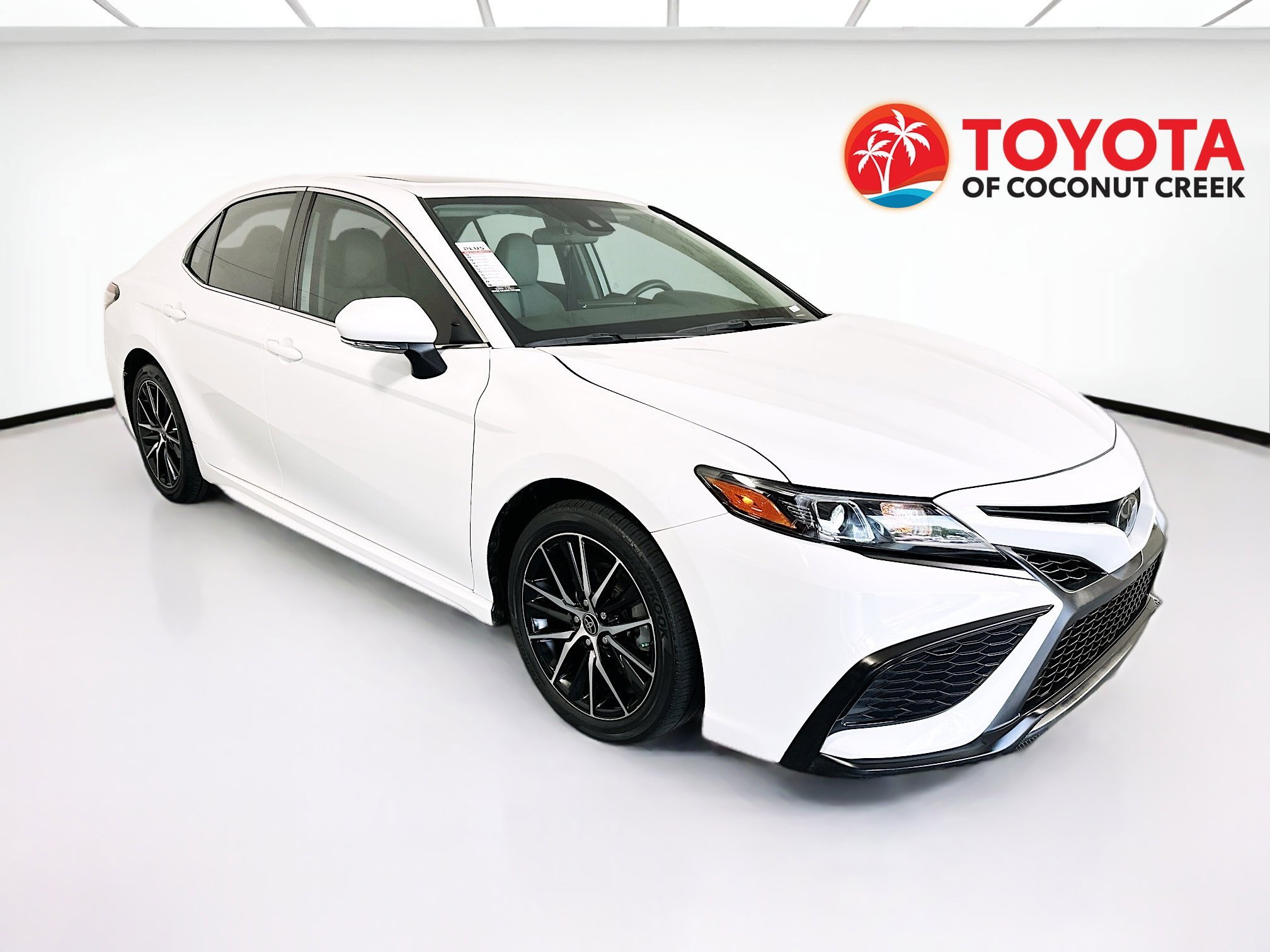 Used 2023 Ice Toyota SE image 1