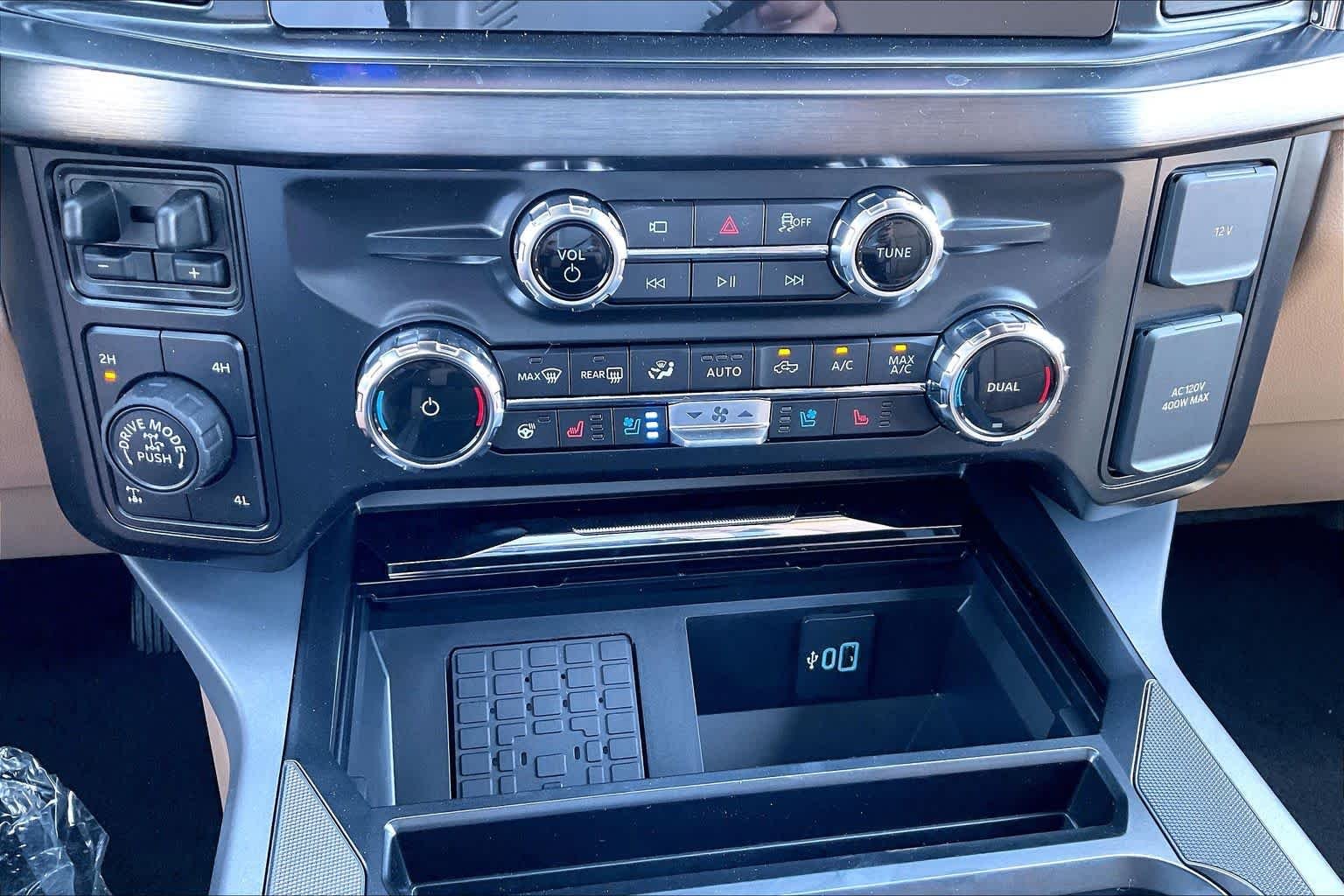 New 2026 Oxford White Ford F-250® Lariat® image 16