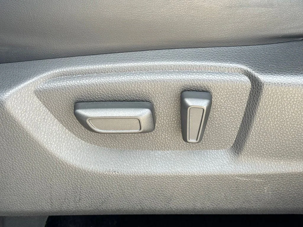 Used 2024 Blue Mitsubishi SE image 14