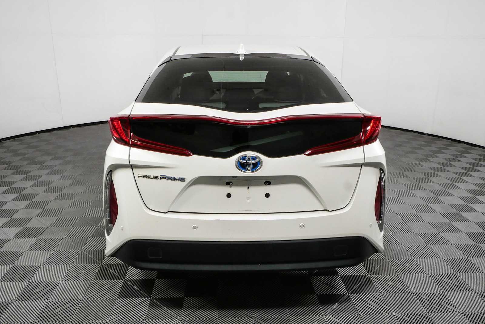 Used 2017 Blizzard Pearl Toyota Advanced image 24