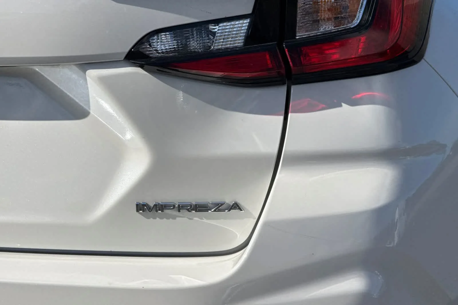 Used 2025 Crystal White Pearl Subaru  image 30