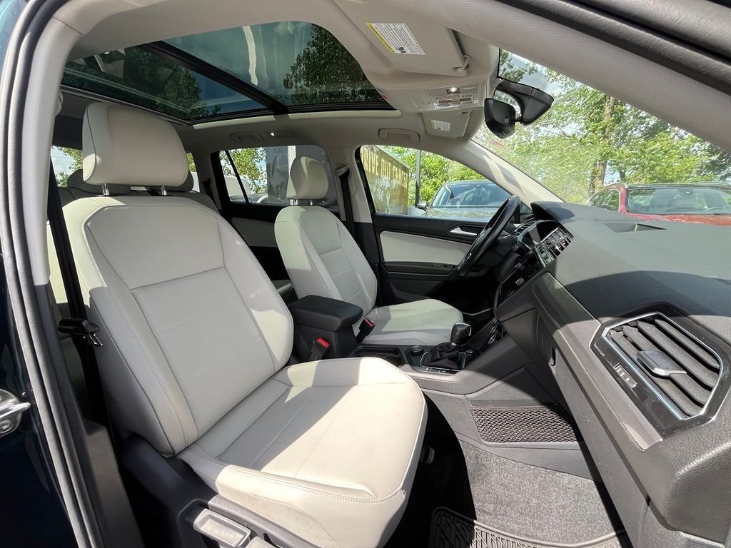 Used 2019 Green Volkswagen 2.0T SEL image 12