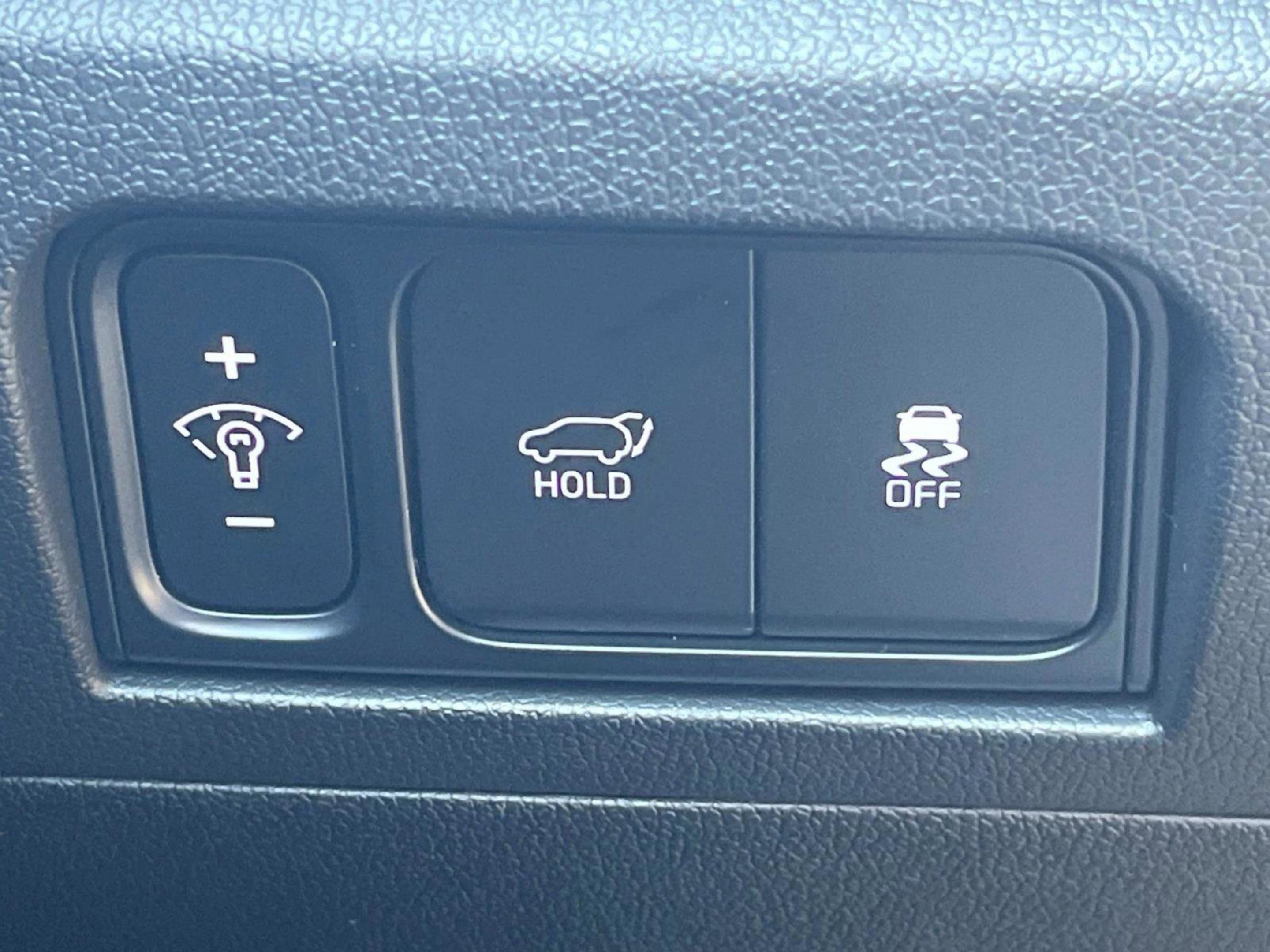 New 2025 Wolf Gray Kia X-Line SX AWD image 29