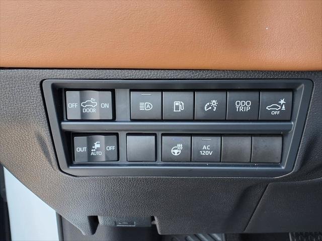 Certified Used 2025 WIND CHILL PEARL Toyota  image 21