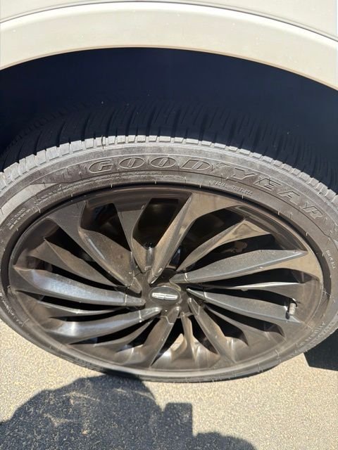 Used 2024 White Lincoln Black Label image 3