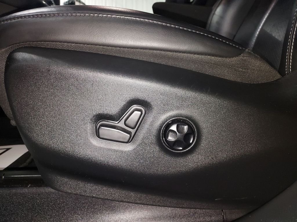 Used 2024 White Chrysler Select image 18