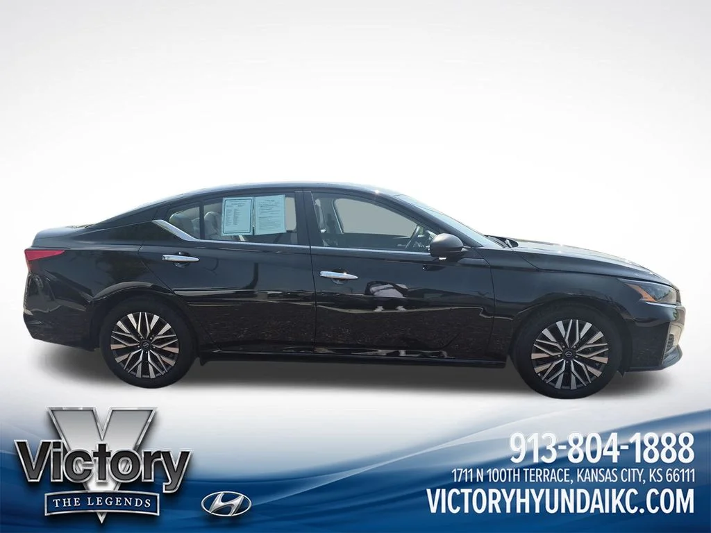 Used 2025 Black Nissan 2.5 SV image 6