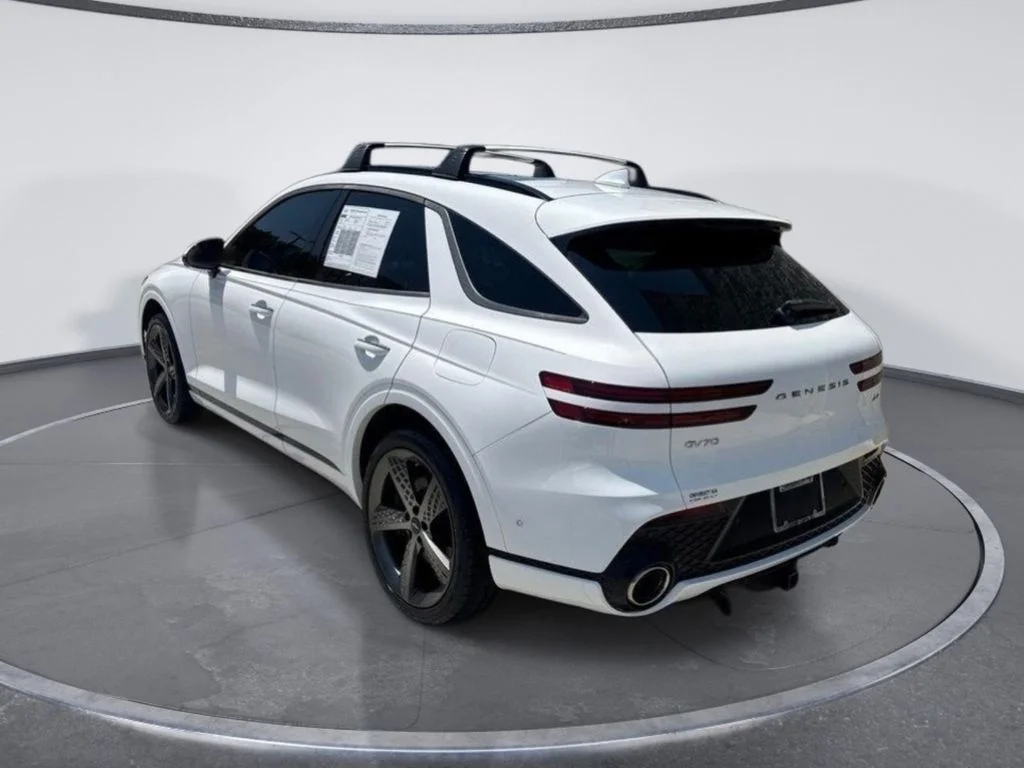 Used 2023 White Genesis 2.5T image 5