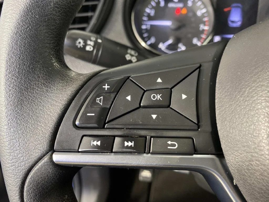 Used 2018 Caspian Blue Nissan S image 16