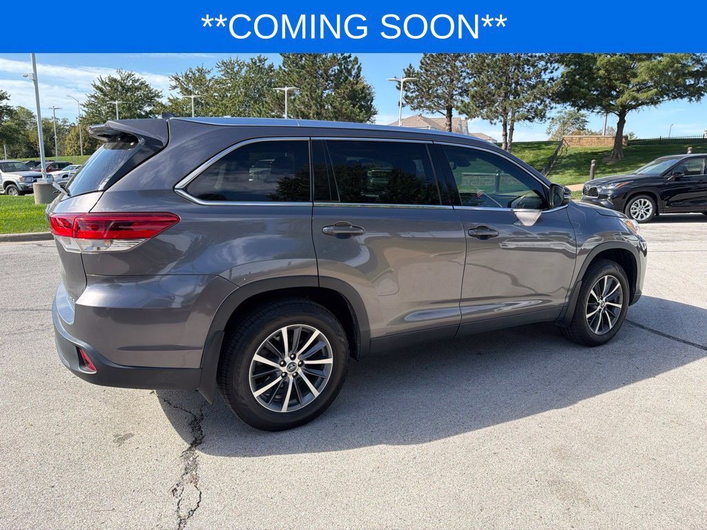Used 2019 Gray Toyota XLE image 6
