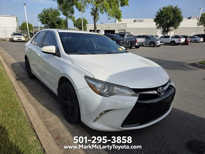 Used 2016 Blizzard Pearl TOYOTA SE image 2