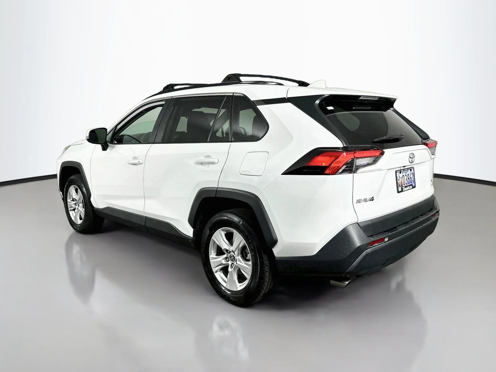 Used 2021 Super White Toyota XLE image 5