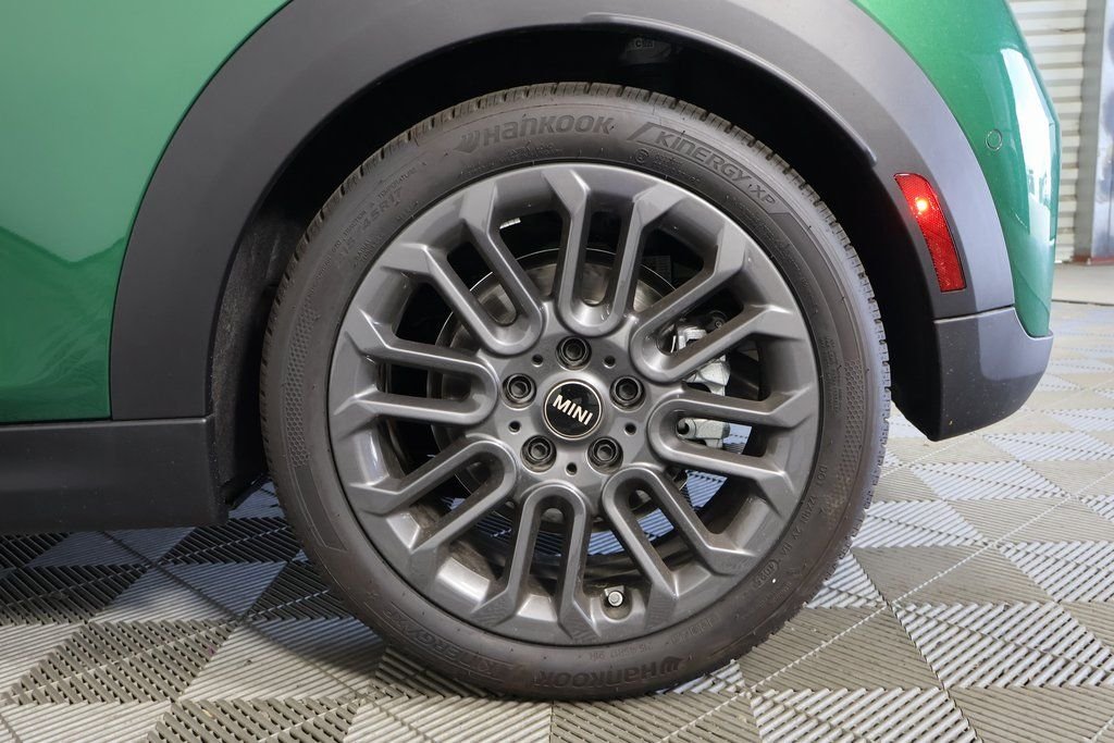 New 2026 Green MINI Signature Plus image 10