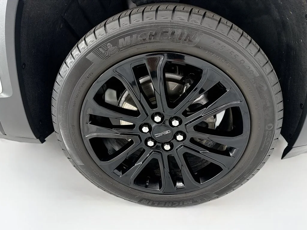 Used 2023 White GMC SLE image 31