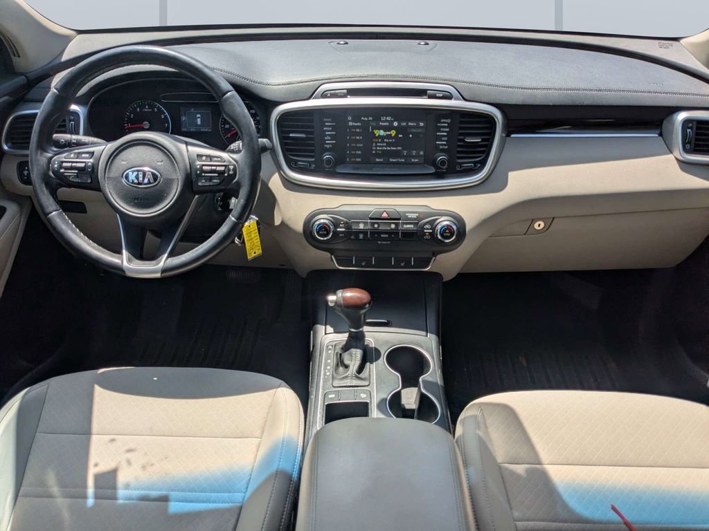 Used 2017 White Kia LX image 15