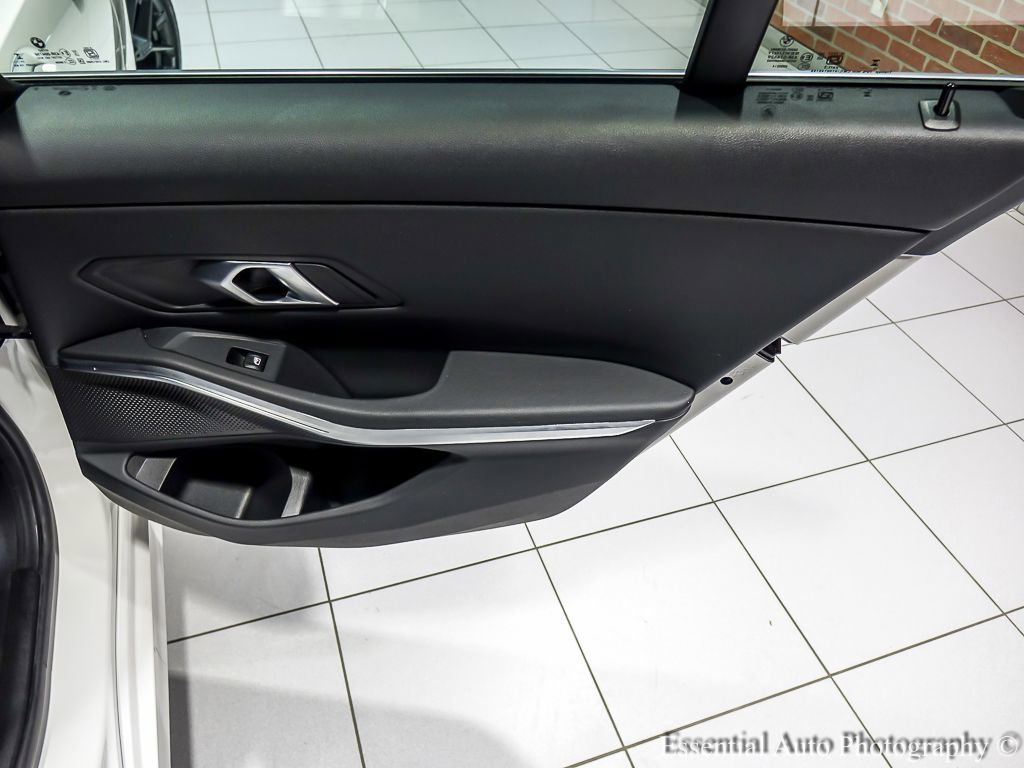 2025 BMW 3 Series 330i - Photo 31