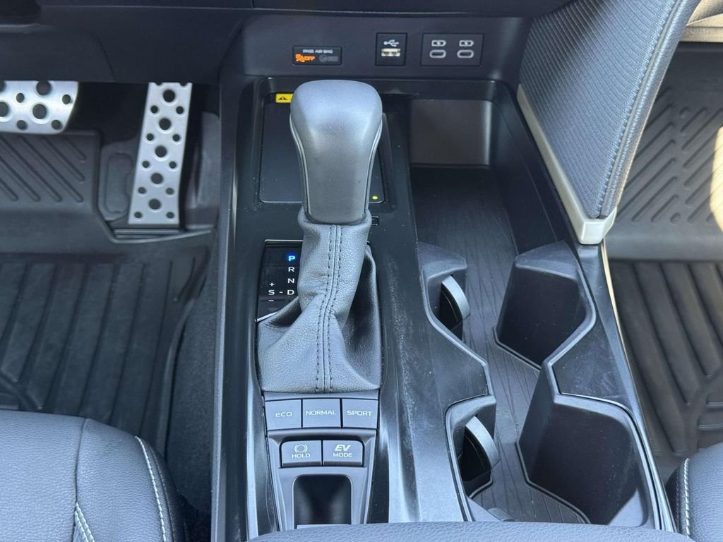 Used 2025  Toyota SE image 6