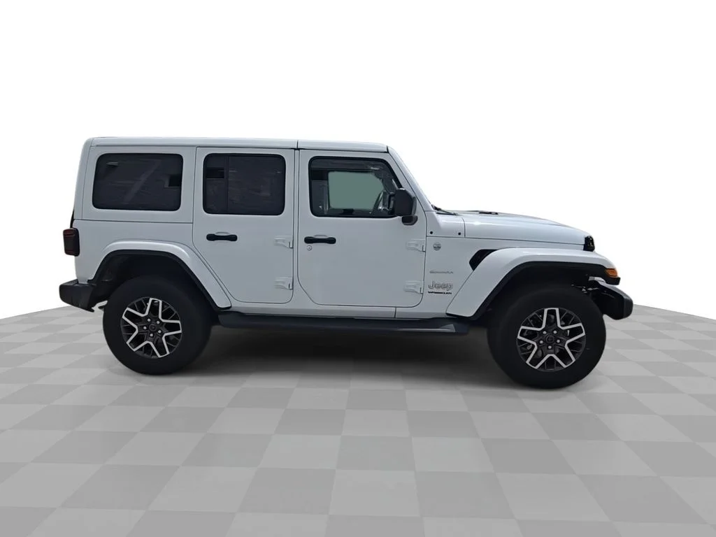 Used 2024 White/off-white Jeep Sahara image 9