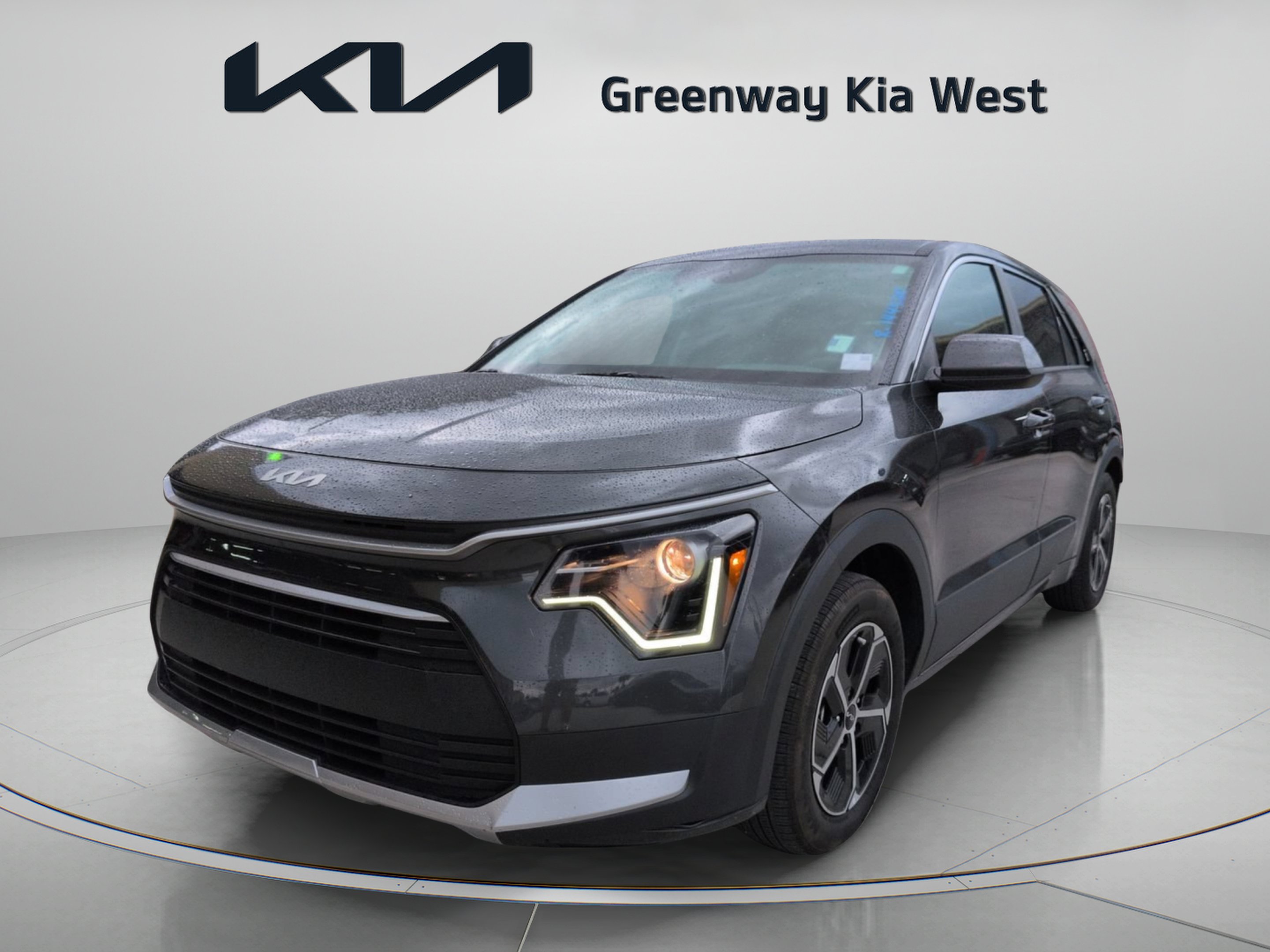 Certified Used 2024 Graphite Gray Kia LX image 4
